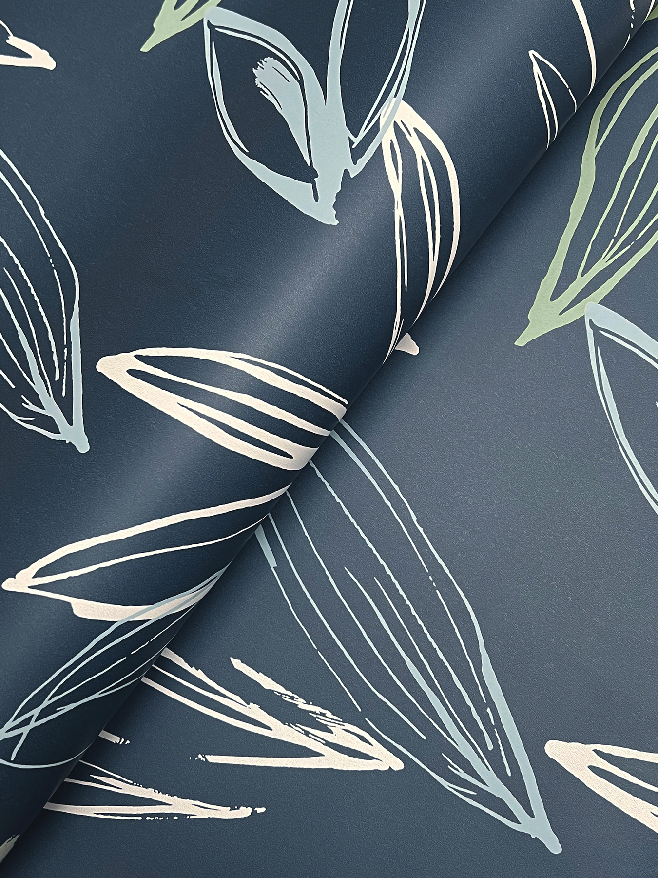 Kenia Indigo Leaf Toss Wallpaper
