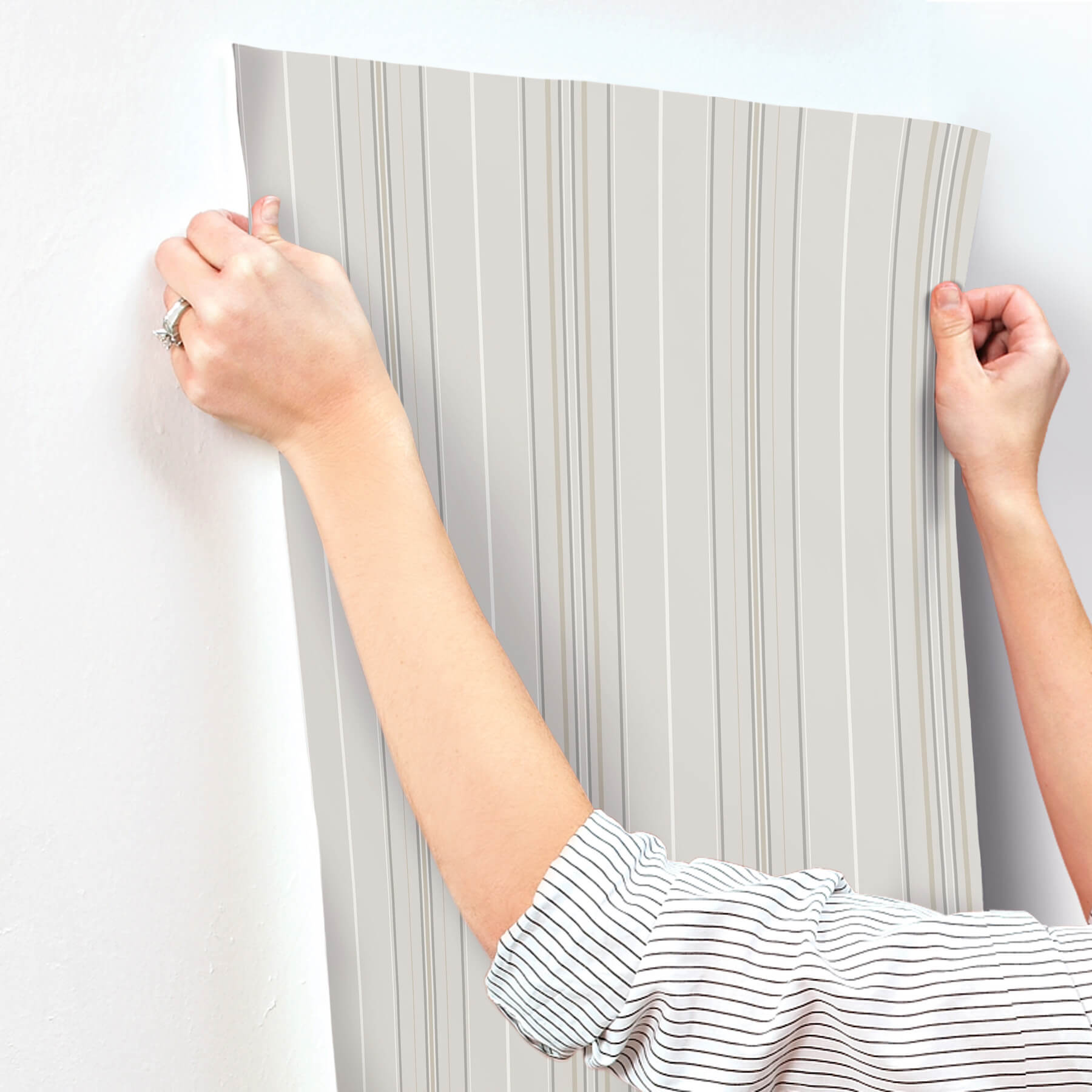 Lascelle Light Grey Modern Pinstripe Wallpaper